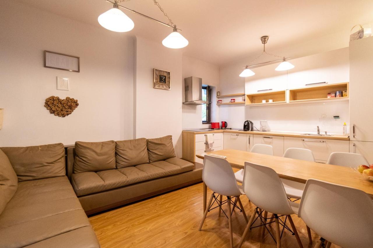 Ardor Apt - Bright And Secluded Apartment In The Heart Of Old Town Braşov Extérieur photo