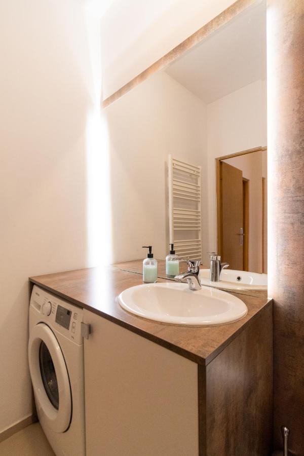 Ardor Apt - Bright And Secluded Apartment In The Heart Of Old Town Braşov Extérieur photo