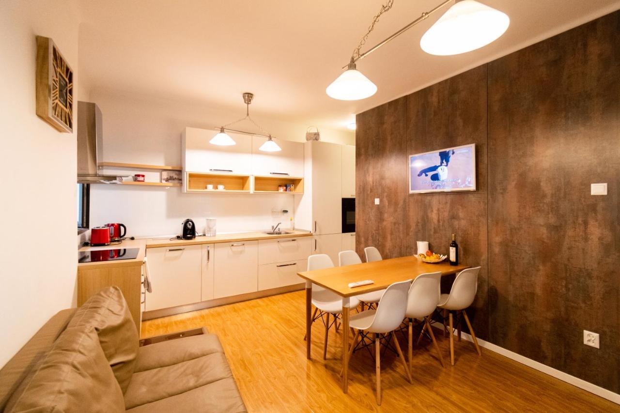 Ardor Apt - Bright And Secluded Apartment In The Heart Of Old Town Braşov Extérieur photo