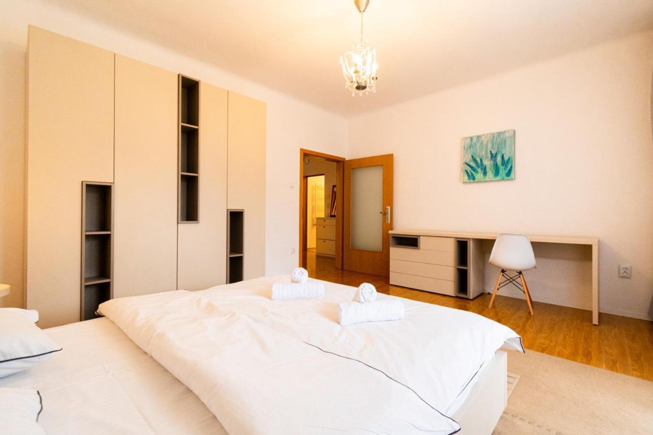 Ardor Apt - Bright And Secluded Apartment In The Heart Of Old Town Braşov Extérieur photo